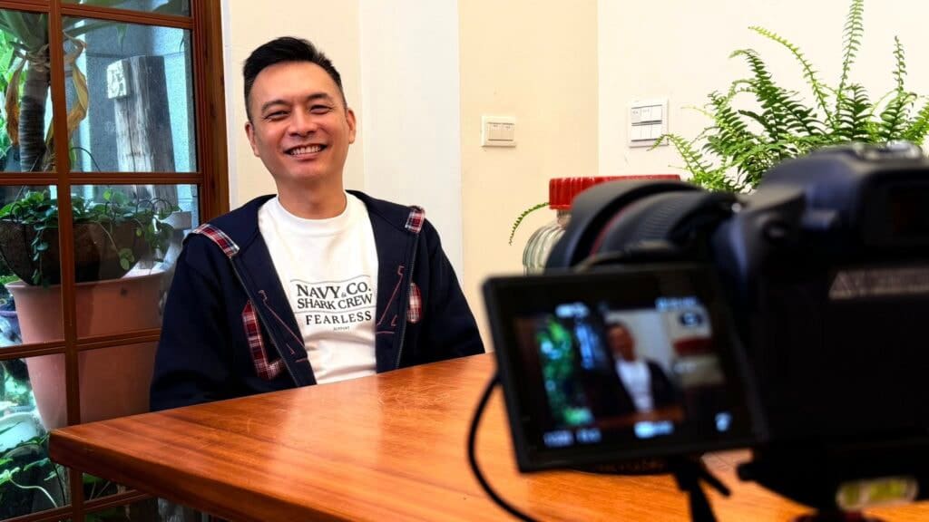 人類圖2026情緒中心：象徵情緒複雜連結與陪伴需求的藝術意象圖