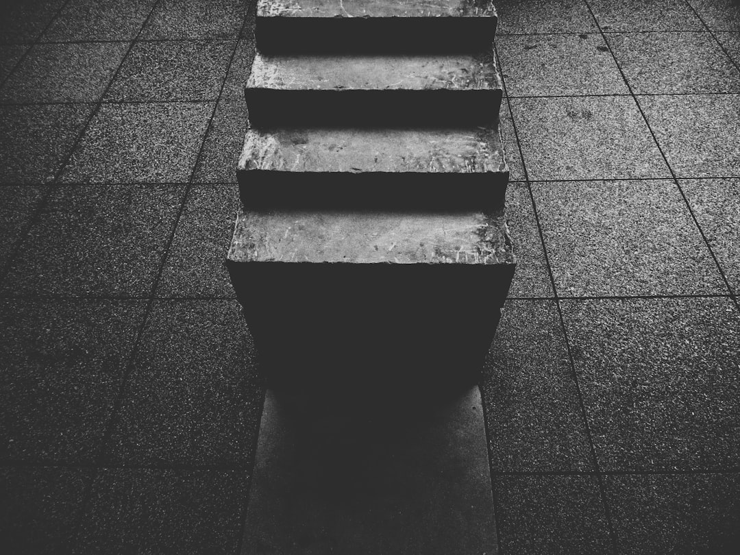 困頓掙扎的通道